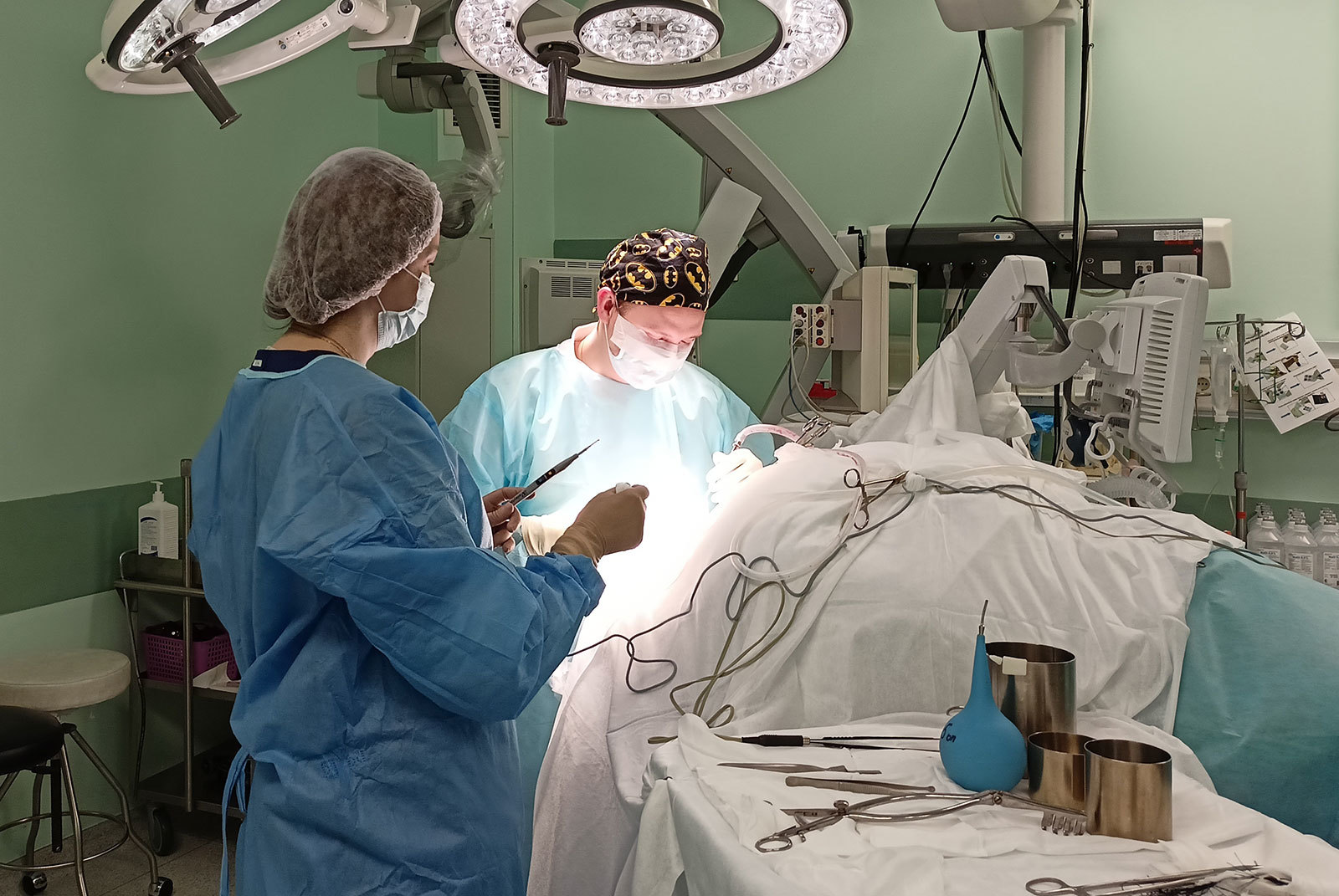 Бурденко нейрохирургия в москве цены на операции. Нейрохирургическая операция. Операция на головном мозге.